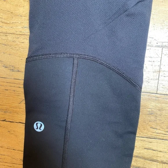 Lulu lemon leggings. Size 6. Great condition!! - Picture 4 of 5